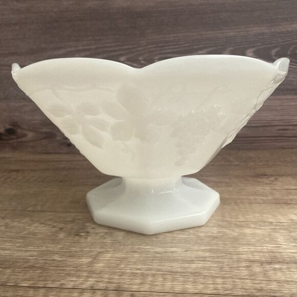 Vintage Panel Grape Milk Glass Large Wide Scallop Compote Bowl Pedestal Footed - Picture 3 of 10